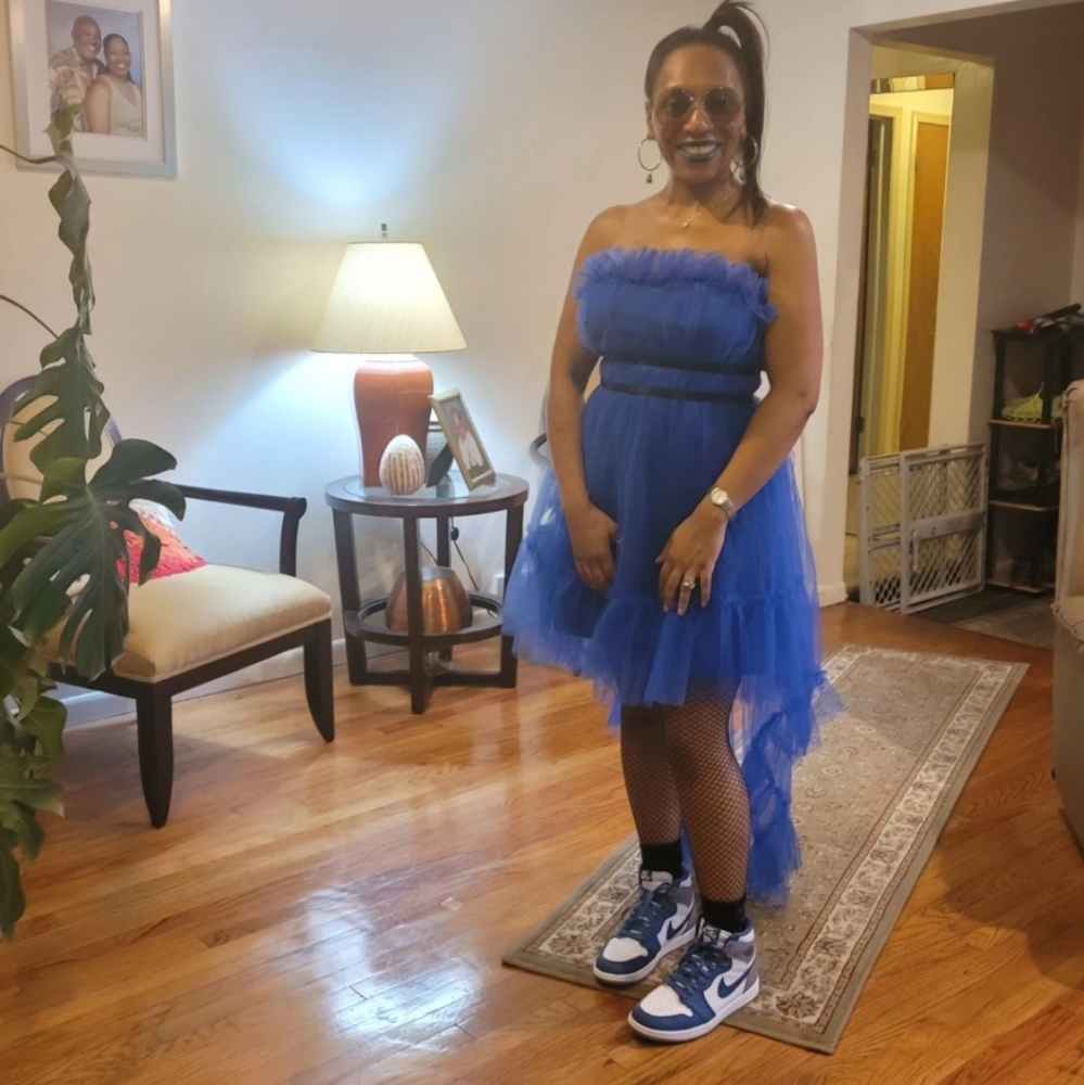 Shein tulle dress with removable train. Royal blue with black trim size 12. Prom